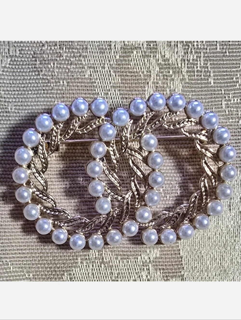 Fashion Jewelry Gold-Tone Double Circle Brooch with White Pearls